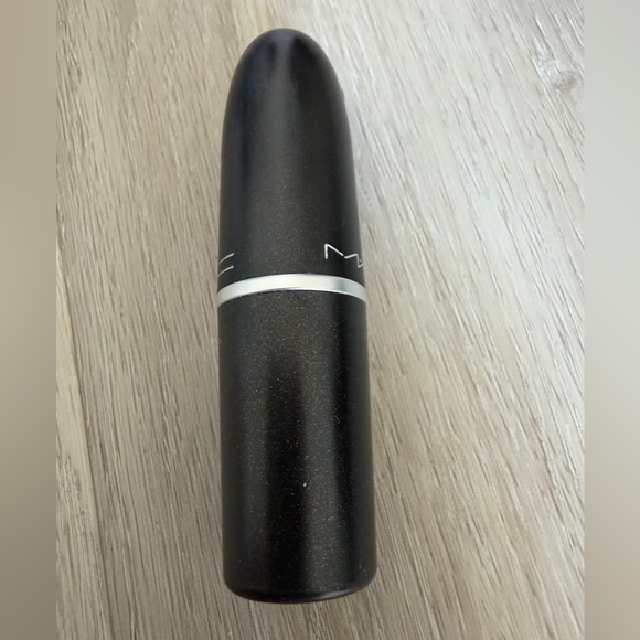 MAC Cosmetics Hue Lipstick. - Picture 5 of 6
